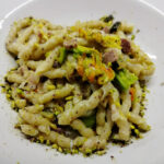 Busiate con fiori di zucca e pistacchi